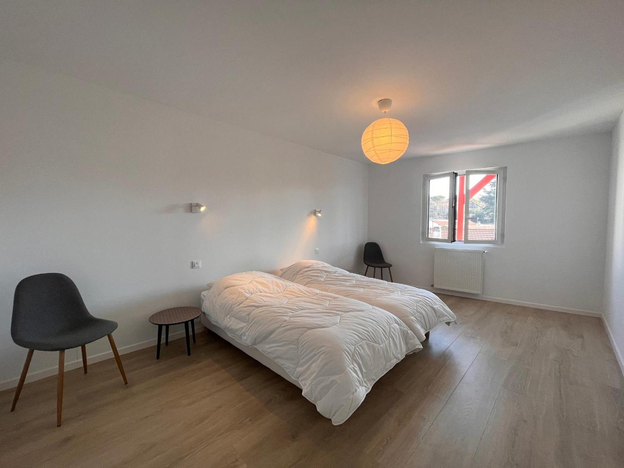Maison Moderne A 400m De La Avec Terrasses Et Equipements Complets A St-jean-de-luz - Fr-1-239-878