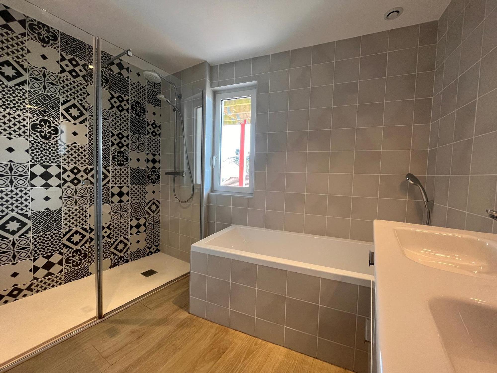 Hébergement de vacances Maison Moderne A 400m De La Avec Terrasses Et Equipements Complets A St-jean-de-luz - Fr-1-239-878 Saint-Jean-de-Luz