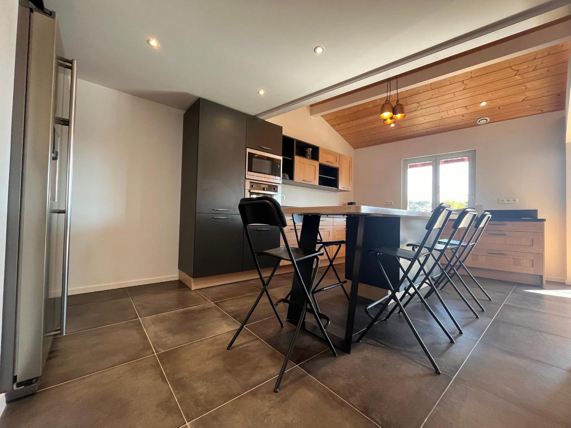 Maison Moderne A 400m De La Avec Terrasses Et Equipements Complets A St-jean-de-luz - Fr-1-239-878 Hébergement de vacances